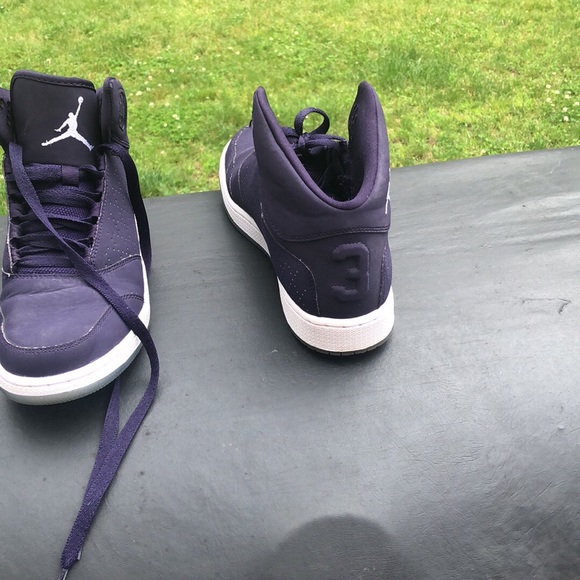 Youth air Jordan’s size 5.5 - Picture 3 of 3